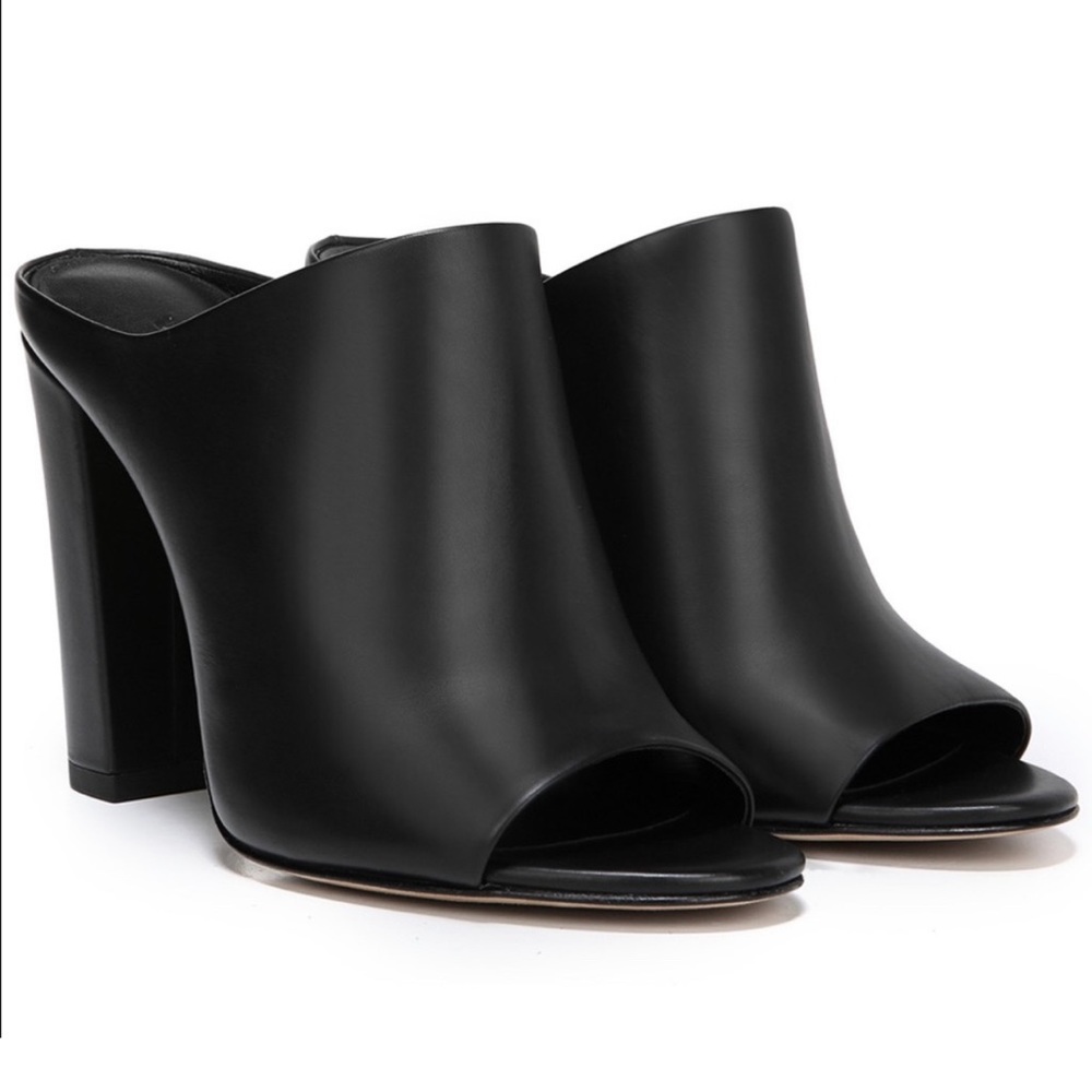 Vince Alora Mules